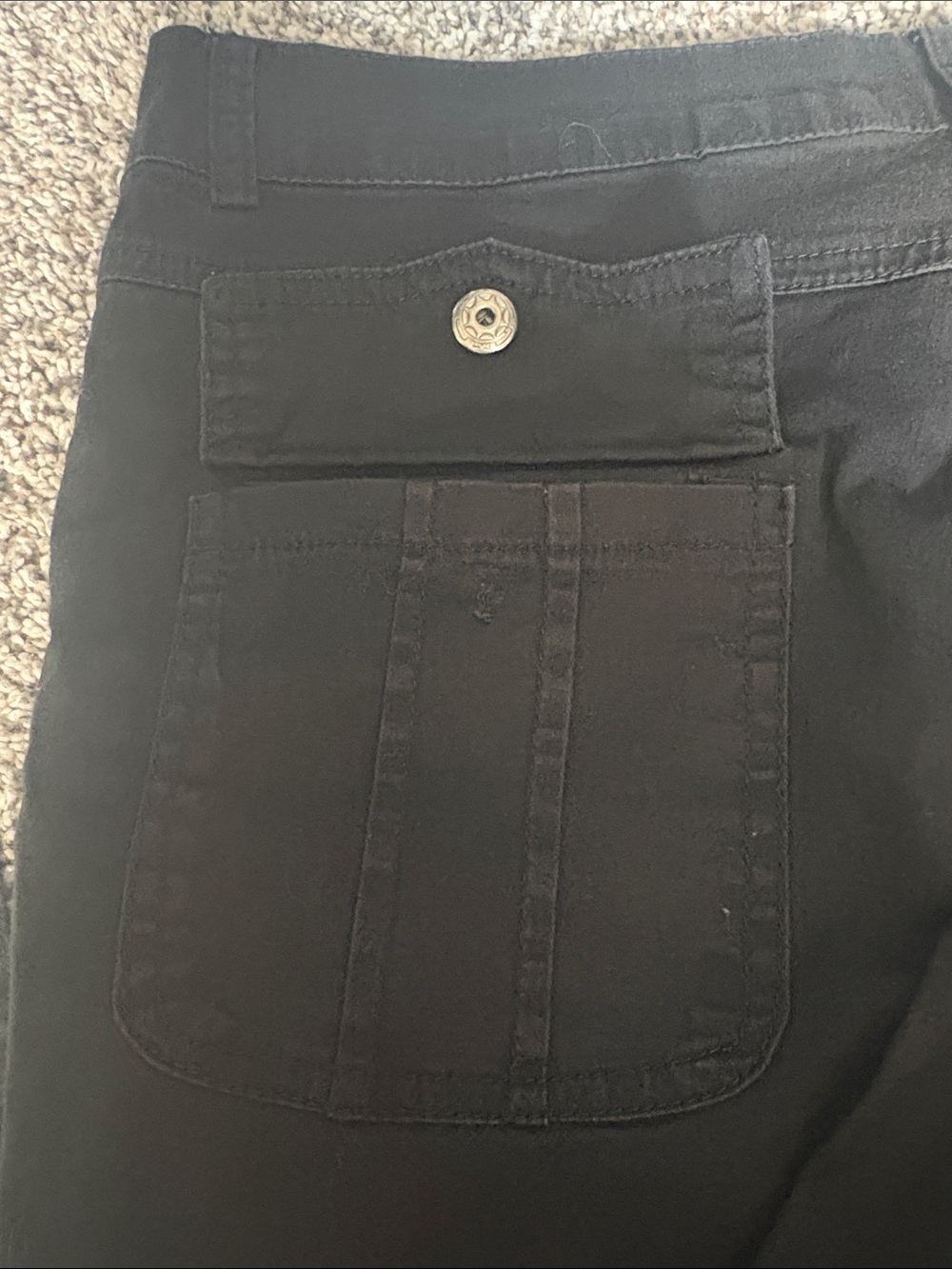 April black capri pants - Picture 3 of 3